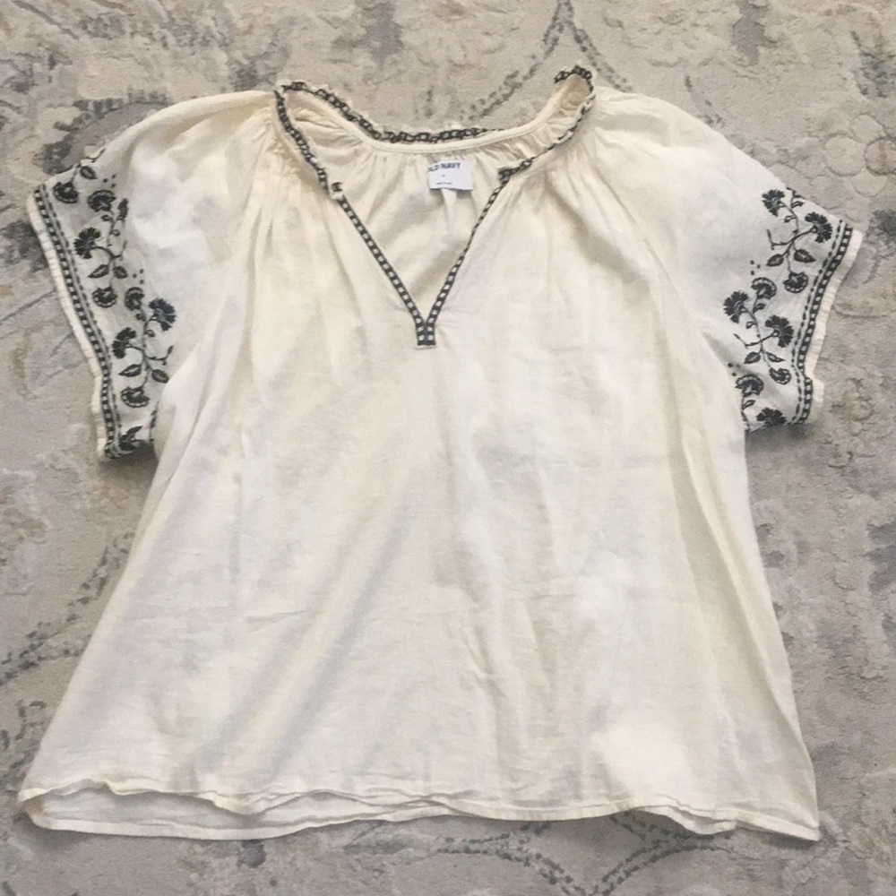 Old Navy Embroidered Sleeve Top Size XL